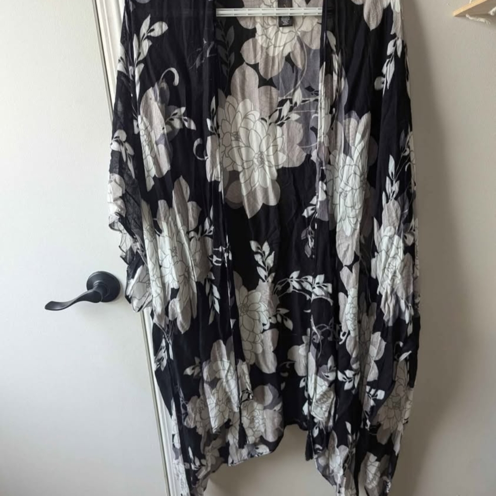 Floral Black and White Linen Kimono